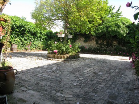 LA FLOTTE : PETITE PLACE 